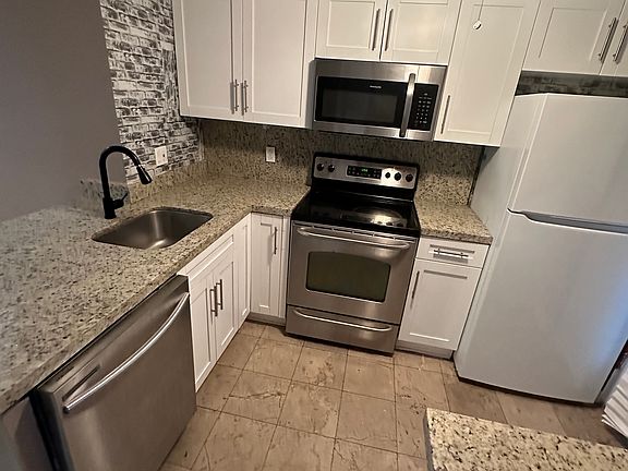 3rd image of 1101 Crystal Lake Dr APT 408