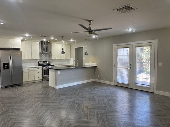 2nd image of 1416 E Del Rio Dr