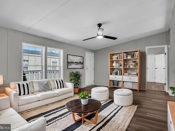 125 Erica Cir, Honey Brook, PA 19344