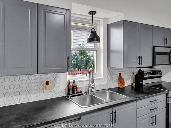 4th image of 273 Saint Clair St