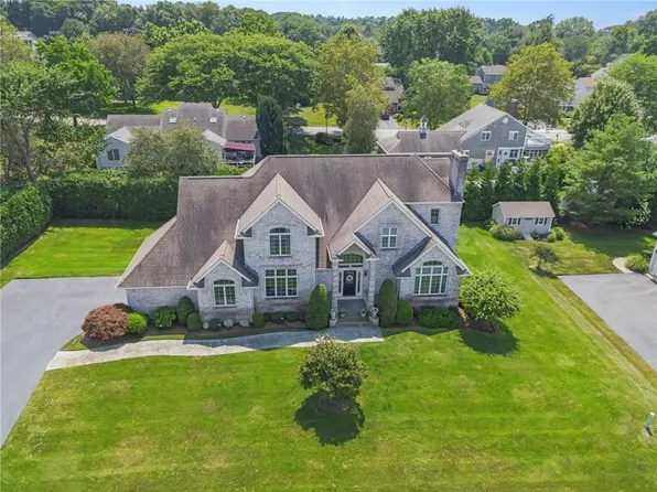 26 Dolly Dr, Bristol, RI 02809