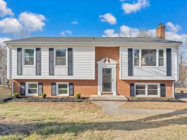 619 Missimer Ln, Vinton, VA 24179