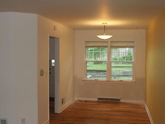 3rd image of 372 N 47th St