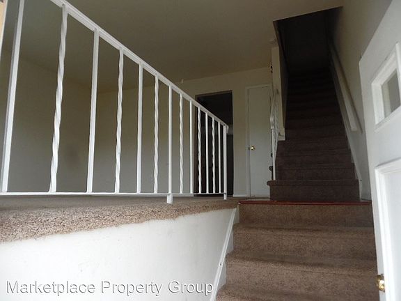 3rd image of 228 Old Forge Dr