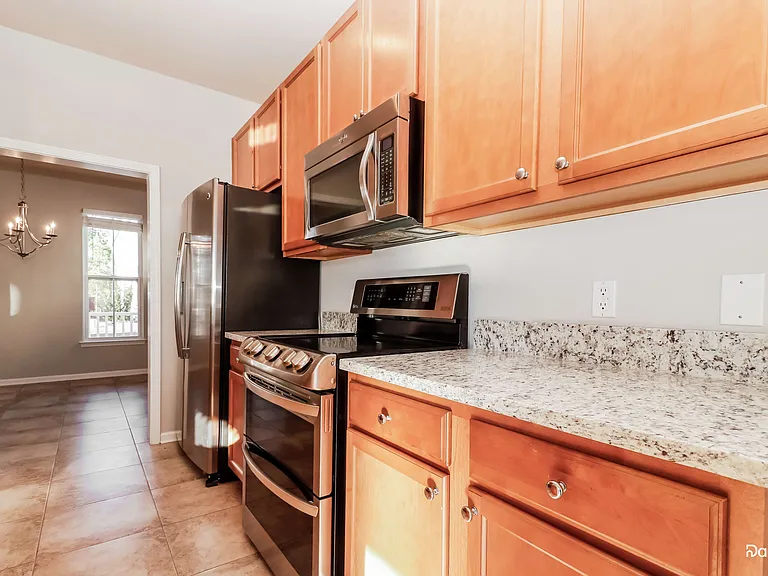 193 Avonshire Dr — Photo 3