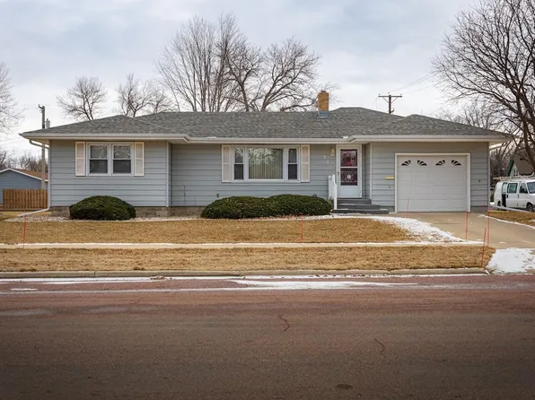 825 W 6th Ave, Mitchell, SD 57301