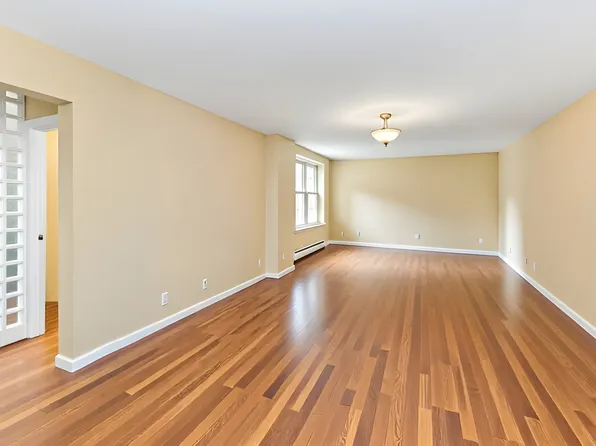 305 East 24th Street image 5 of 27