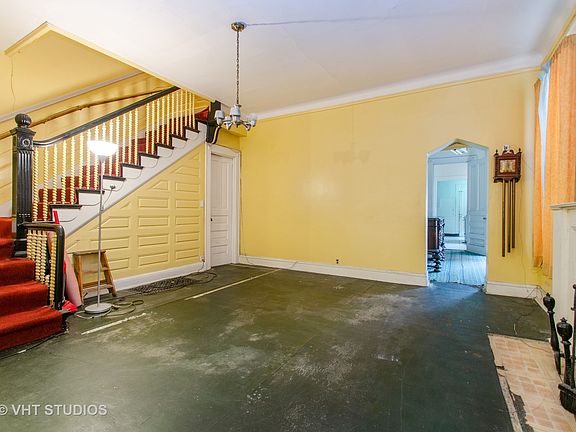 3rd image of 438 E Oakwood Blvd #1