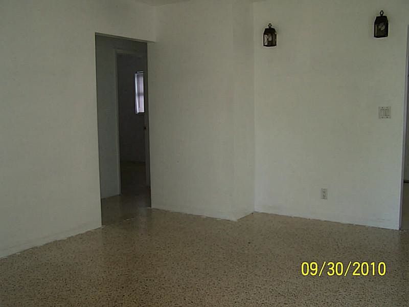 2nd image of 5735 Lincoln St