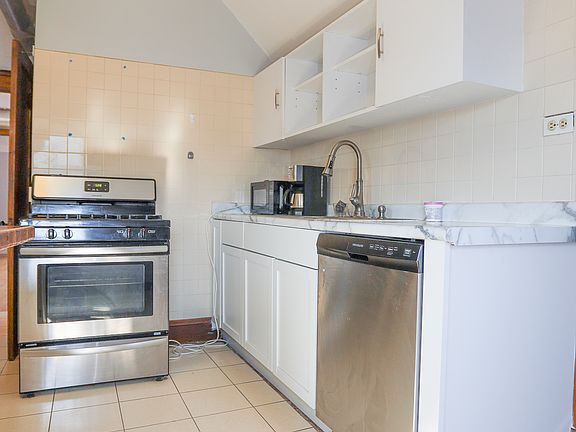 3rd image of 2822 N Francisco Ave #3R