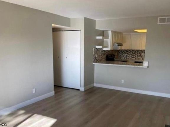 5th image of 1637 Justin Cir #O