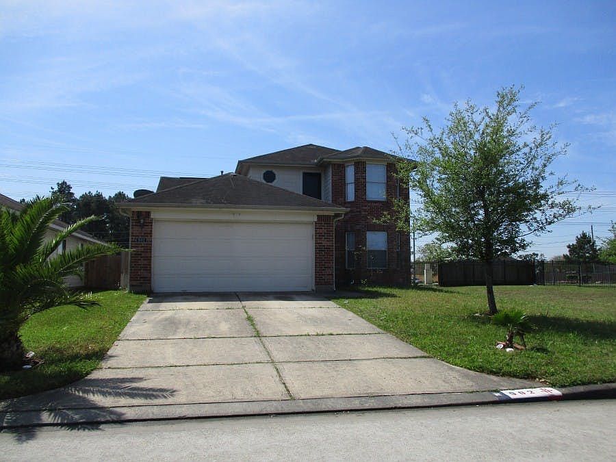 1st image of 902 Lancaster Lake Dr