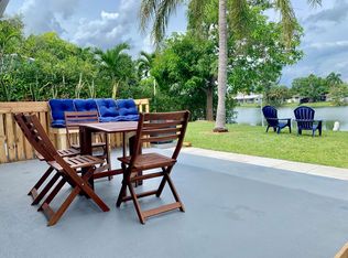 1031 SW 3rd St, Hallandale, FL 33009