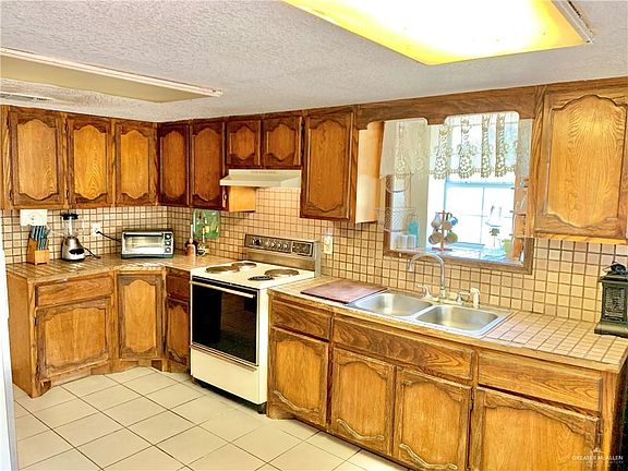 3rd image of 23900 Uresti St