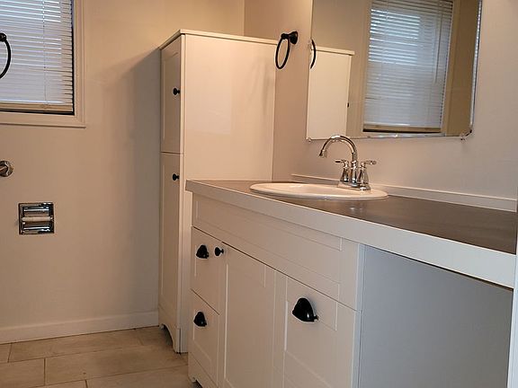 5th image of 4955-4957 Cuming St #4955-2