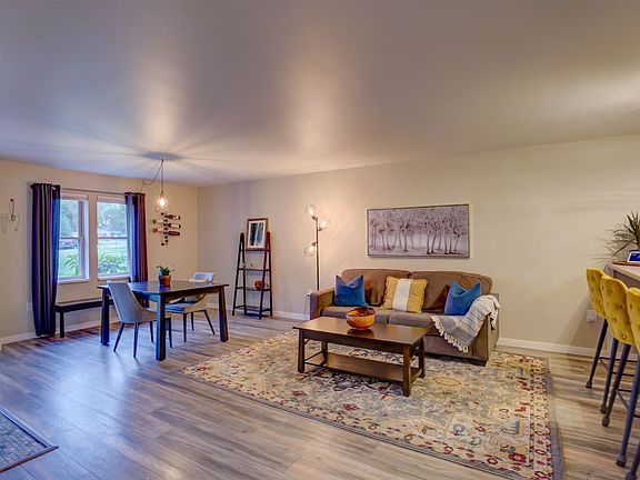 4th image of 181 E Railroad St #105