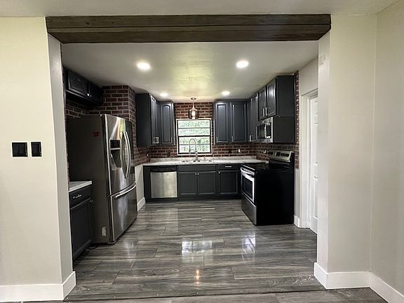 4th image of 429 Ventura Ave #3B