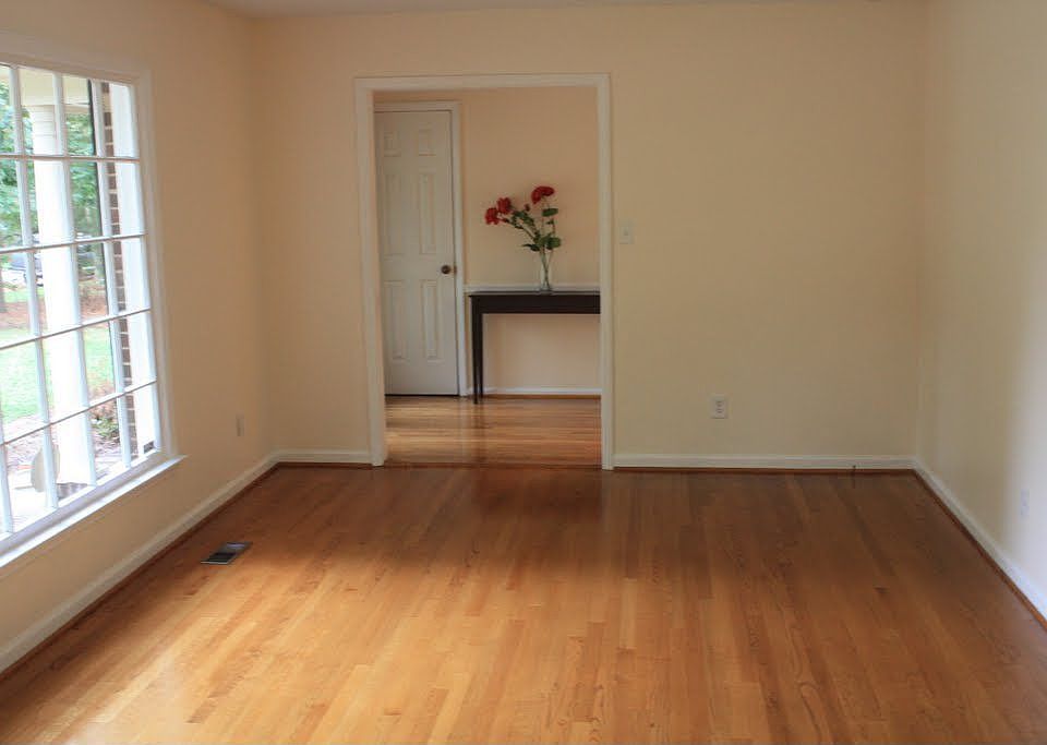 2nd image of 1914 Tryon Ct