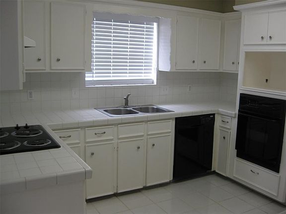 4th image of 3327 Springhill Dr