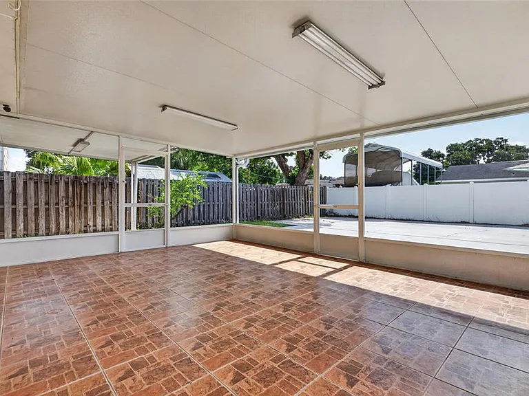 6411 Santa Monica Dr — Photo 26