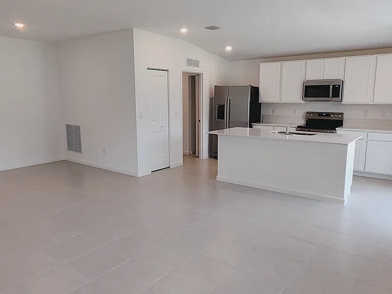 660 Carlyle Way — Photo 15
