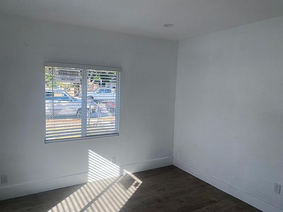 3rd image of 710 Hollister St