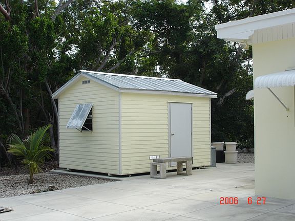 Alum. shed with plywood 