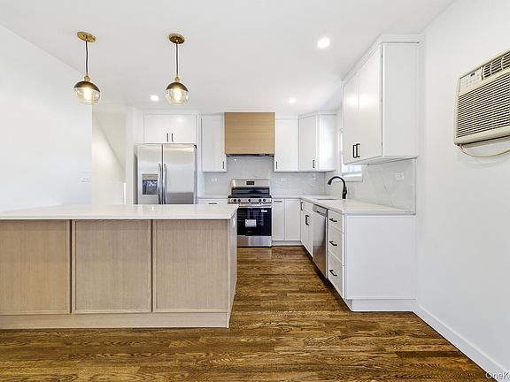 5th image of 561 Woodbury Road
