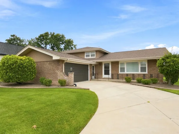 8828 W 98th St, Palos Hills, IL 60465