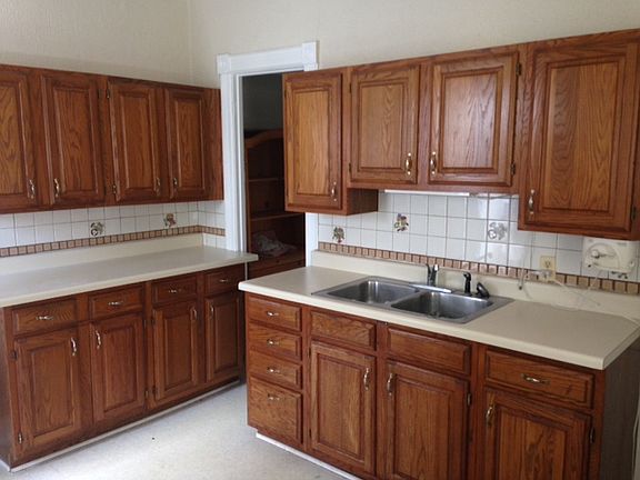 4th image of 327 Vandalia St