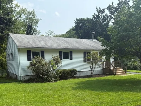 18 Kendall Dr, Ringwood Boro, NJ 07456