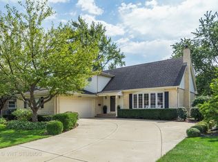 2411 E Michael Manor Ln, Arlington Heights, IL 60004