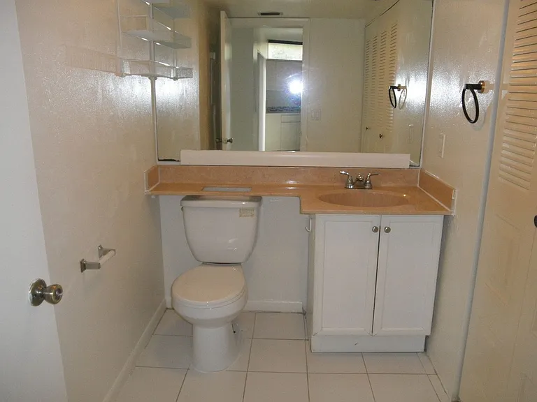 3662 Victoria Dr — Photo 10