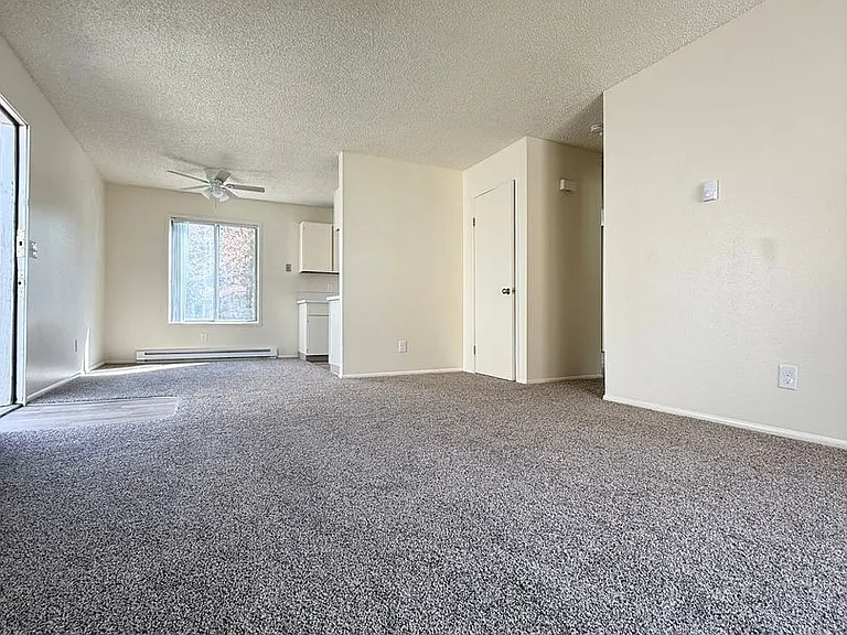 Sunnyside Village Apartments — Photo 29