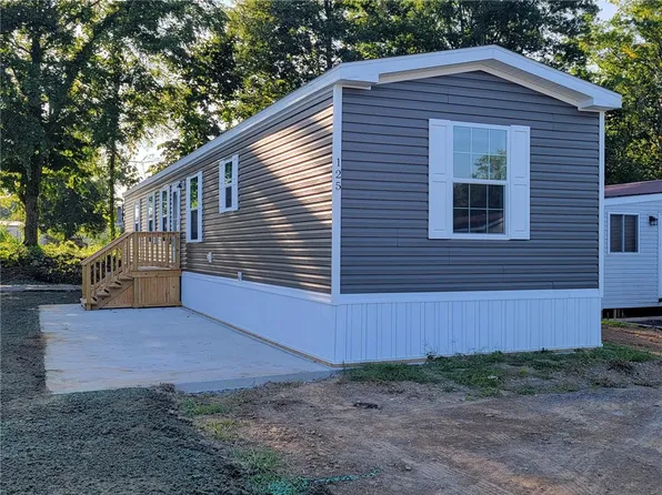 125 Oakleaf Dr, Brutus, NY 13166