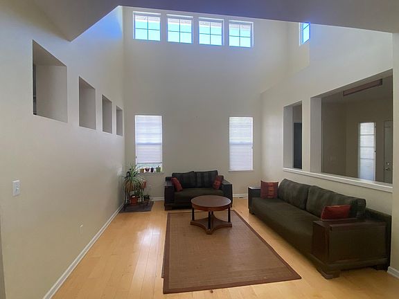 3rd image of 585 239th Ave SE