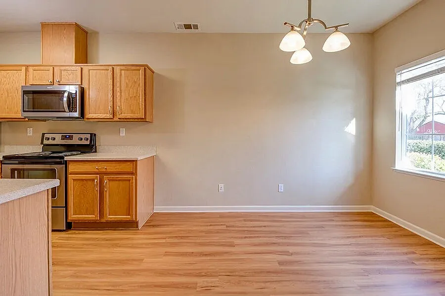 Lincoln Gardens Apartments — Photo 3