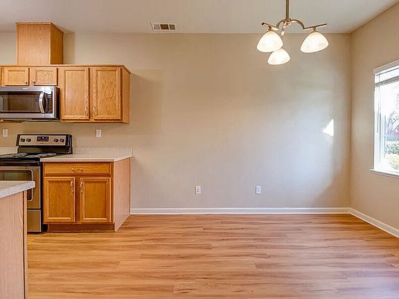 3rd image of 1802 F St APT 1