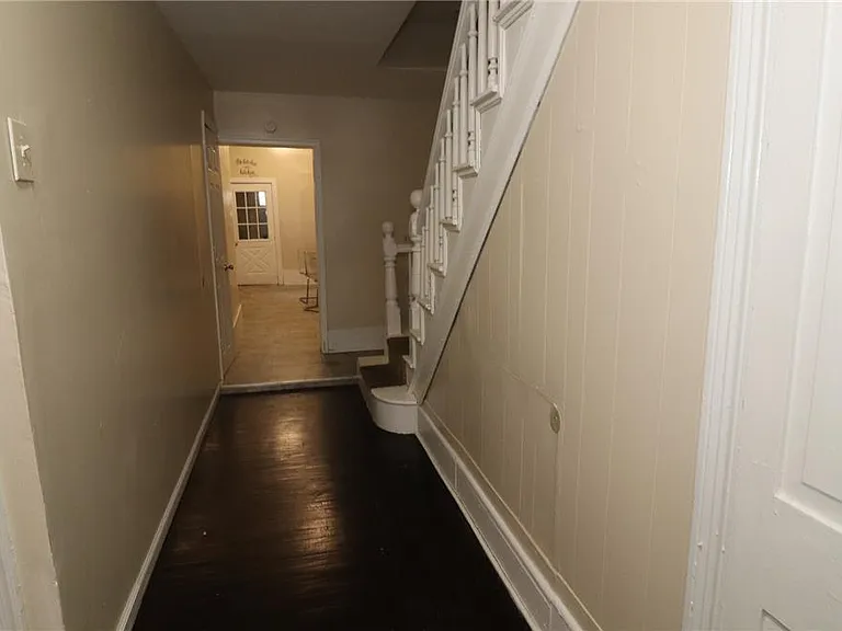215 W Coal St — Photo 6