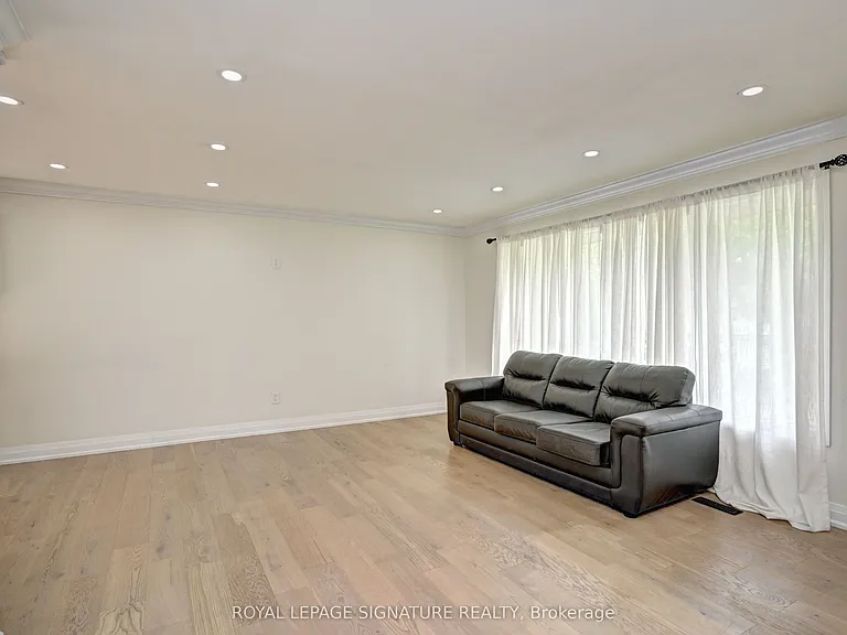 240 Stonybrook Dr — Photo 14