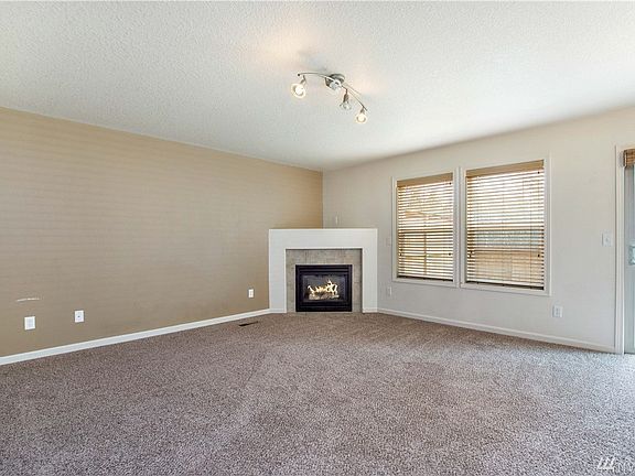 3rd image of 3373 Bali St NE