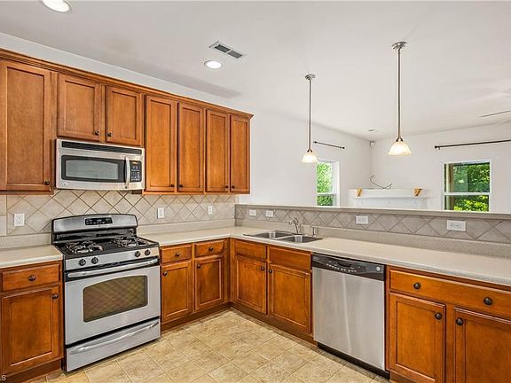 4th image of 1550 Country Ln