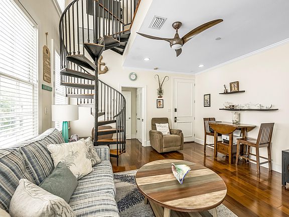 4th image of 616 Caroline St APT 6