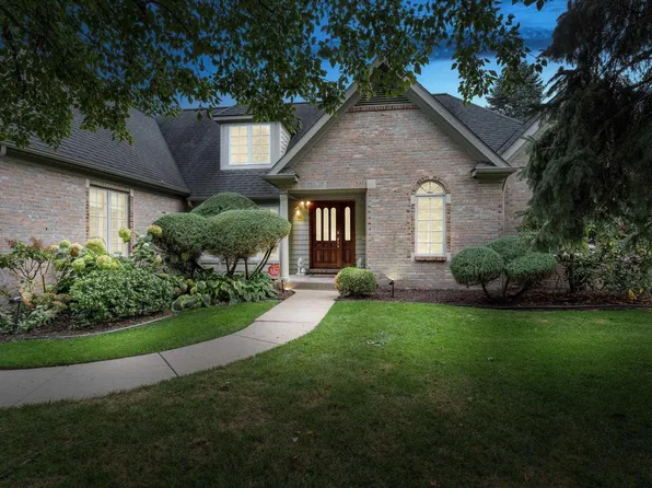 51846 Waterton Square Cir, Granger, IN 46530