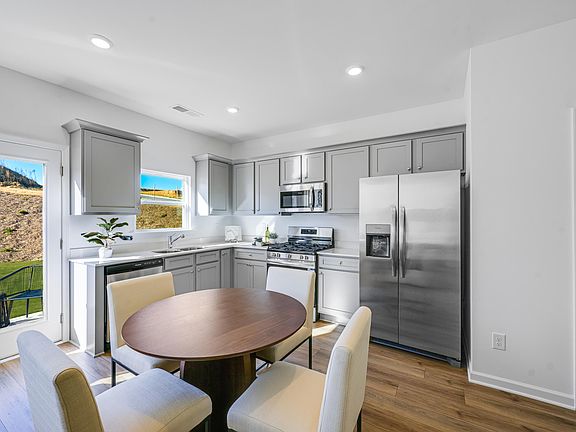 3rd image of 5050 Highwood Dr #39