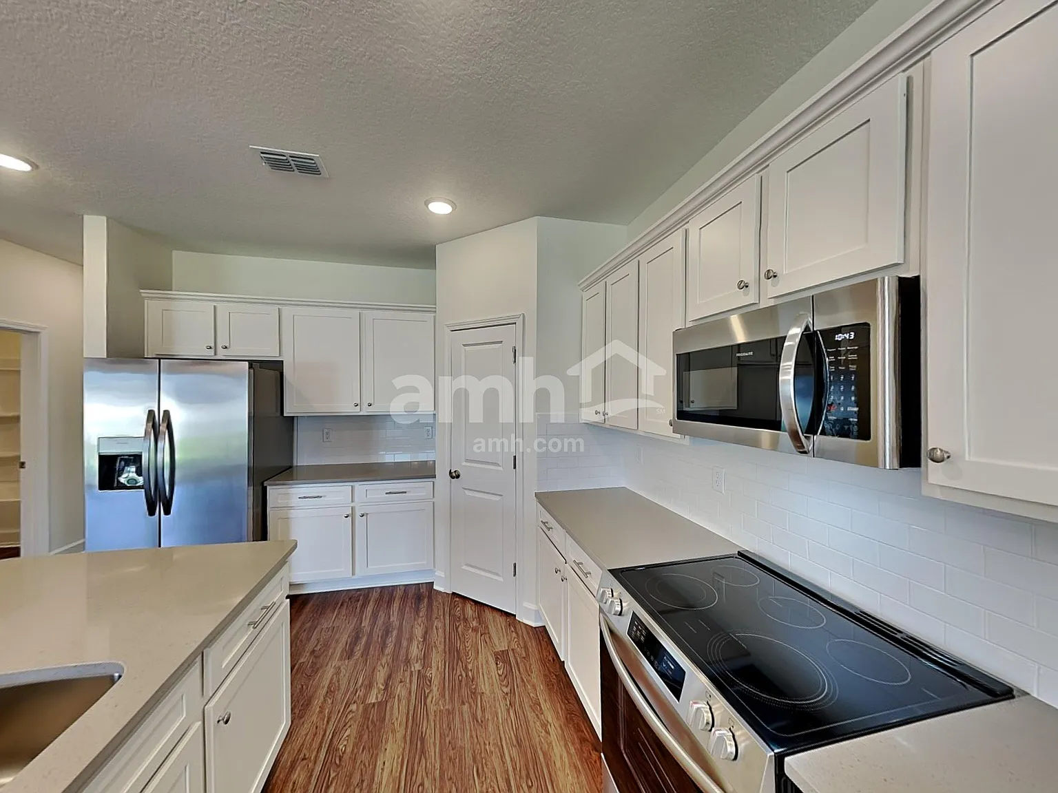 5 bed, 3.0 bath, 2372 sqft, $2,480 — Photo 3