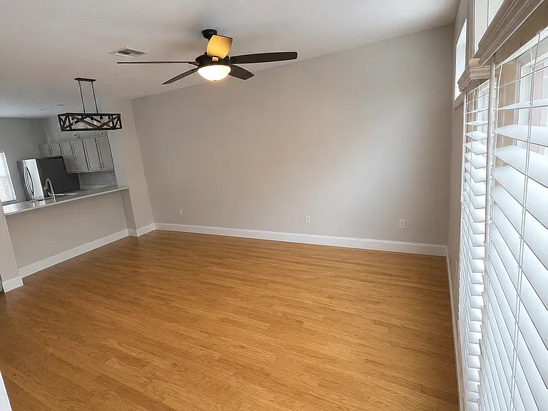 703 Charles Ct S — Photo 2