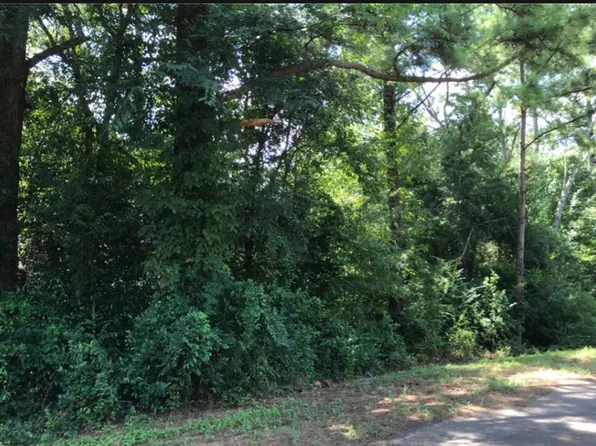 8 Joiner Dr, Albany, GA 31721