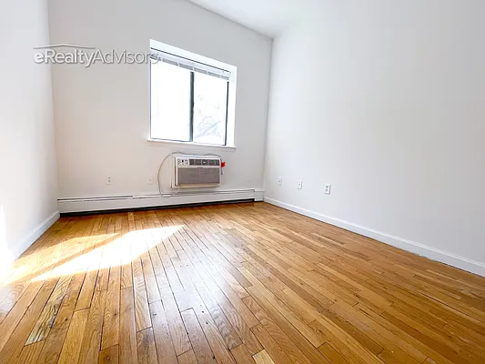 Rented by eRealty Advisors USA Inc | media 3