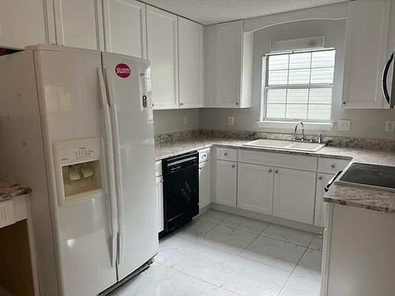 4th image of 221 Honeysuckle Way